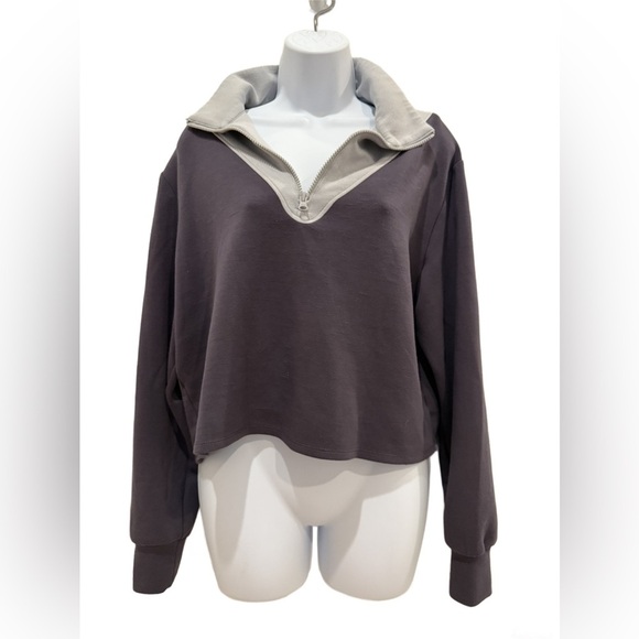 Sincerely Jules Two-Tone Zip-Up Crop Sweatshirt in Large - Picture 1 of 7